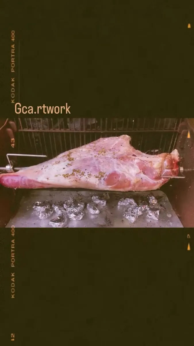 Gigot à la broche · Spit-roasted leg, œuvre de GCa.rtwork